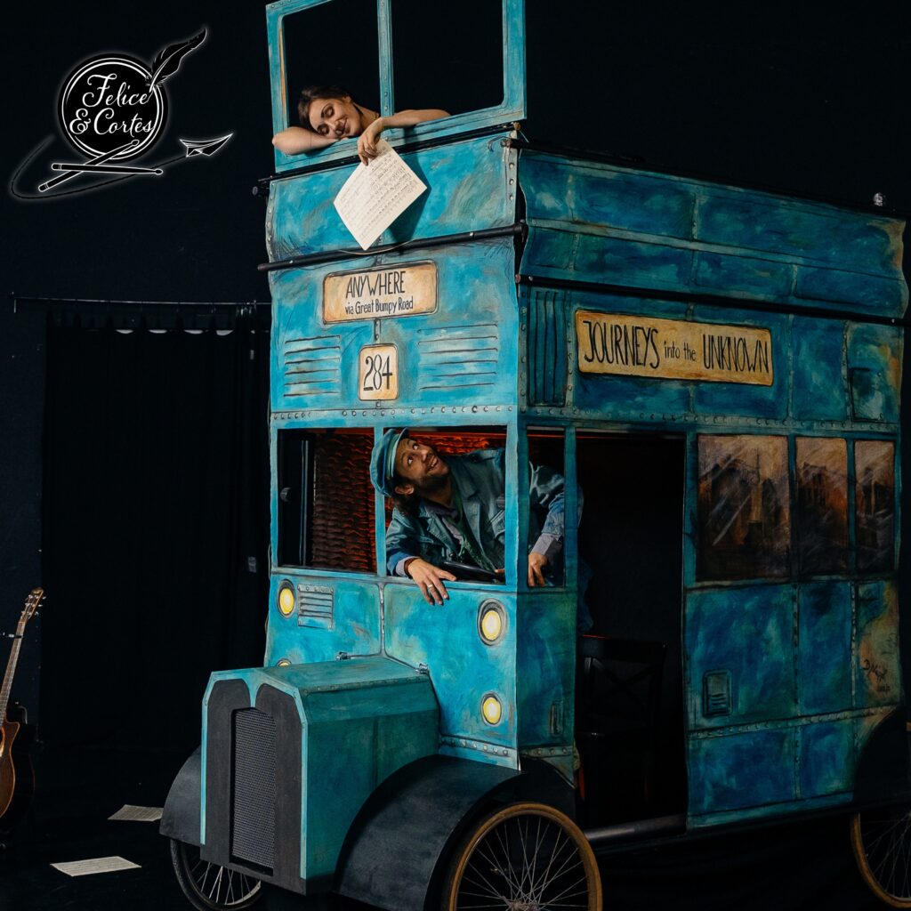 Bus Stop Stories mit Felice & Cortes