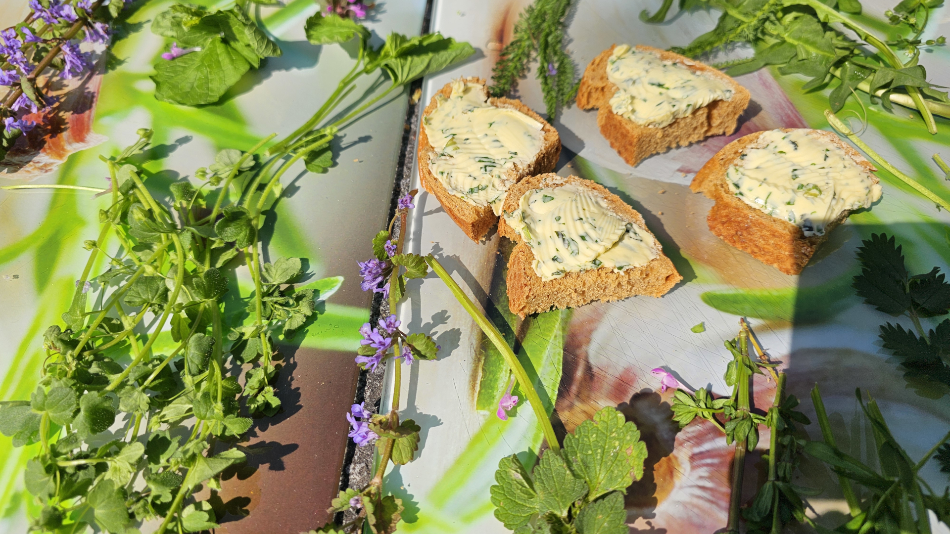  Café offen und Kräuterkurs in der Backsteinkirche und Pfarrgarten Starkow