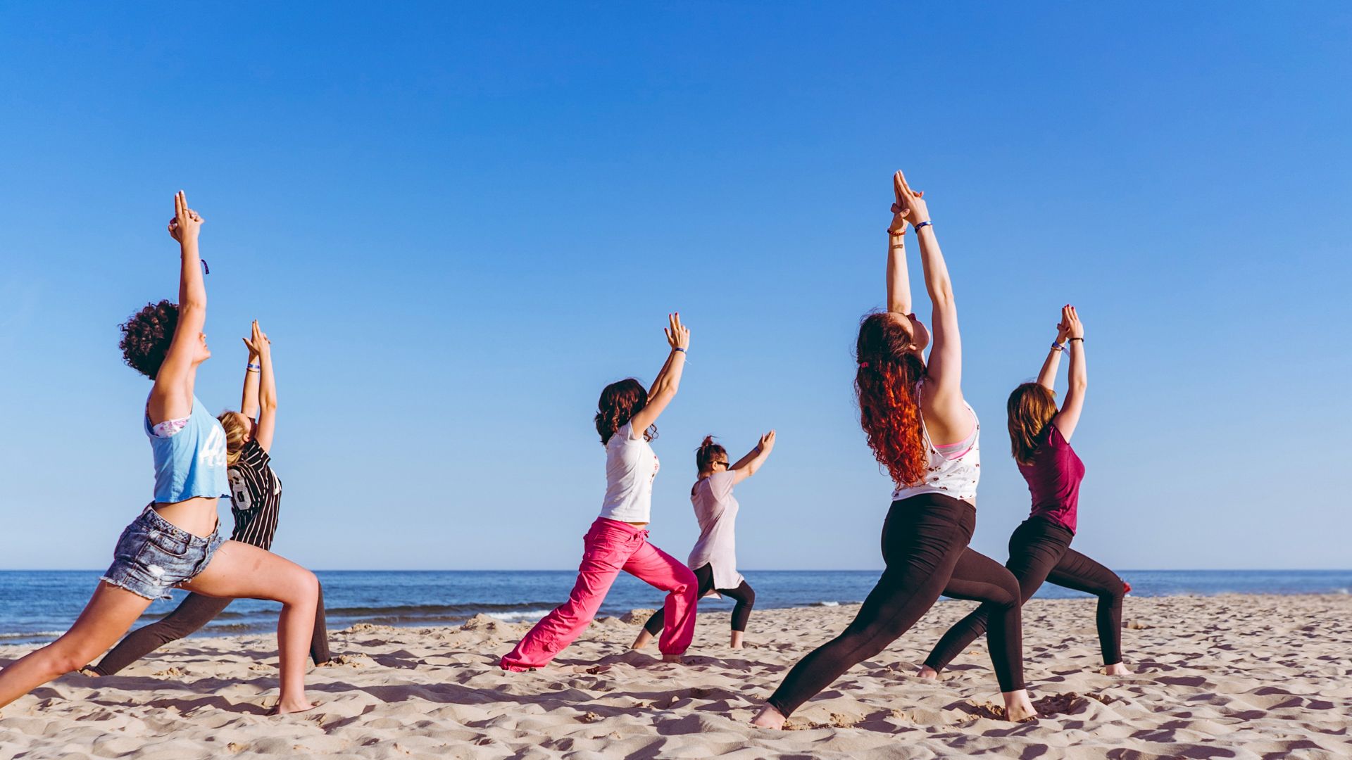 Yoga am Strand  – Sonnengruß am Morgen